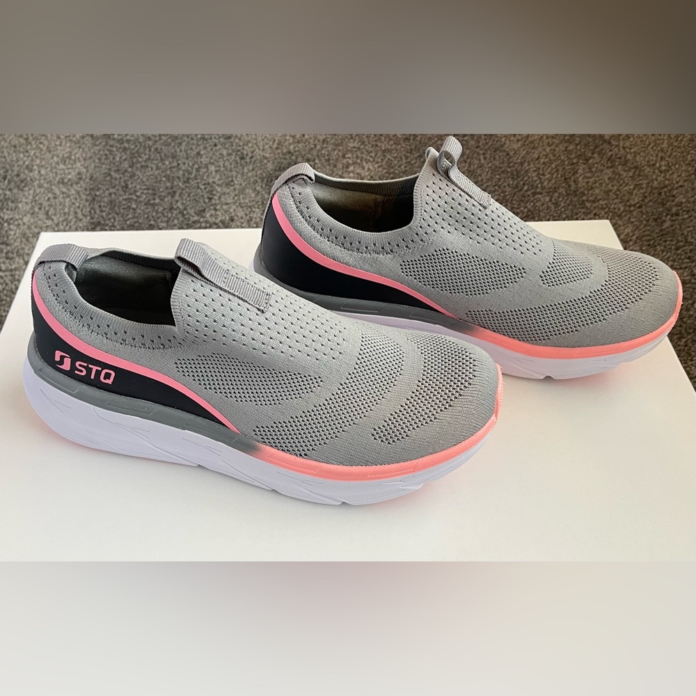 STQ Woman’s Slip On Mesh‎ Walking Shoes EUC SZ 8.5